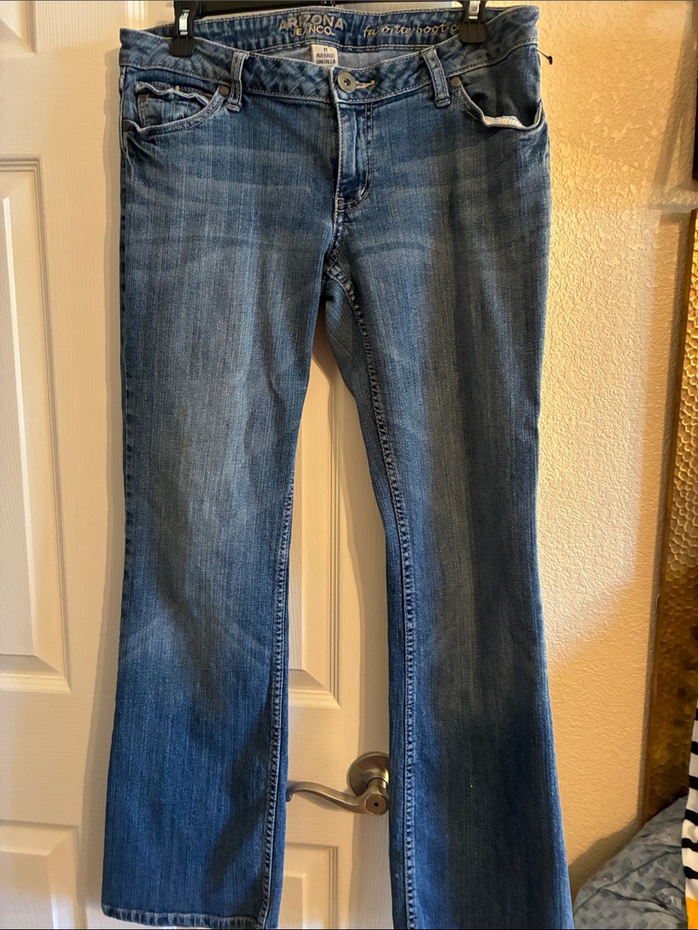 Arizona Jean Company Bootcut Jeans in Medium Blue Wash